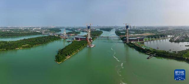 皇冠信用網哪里申请_江苏扬州：沪渝蓉高铁跨京杭运河斜拉桥建设有序推进