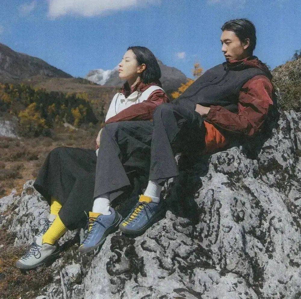 皇冠皇冠信用网平台_年轻人正在用丑鞋踹翻全世界