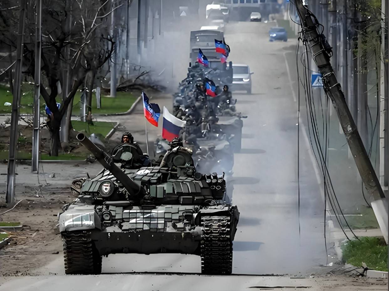 皇冠信用网如何注册_红军城沦陷！战况让人头皮发麻：乌军一边投降皇冠信用网如何注册，一边发起空降作战，上演送人头大戏