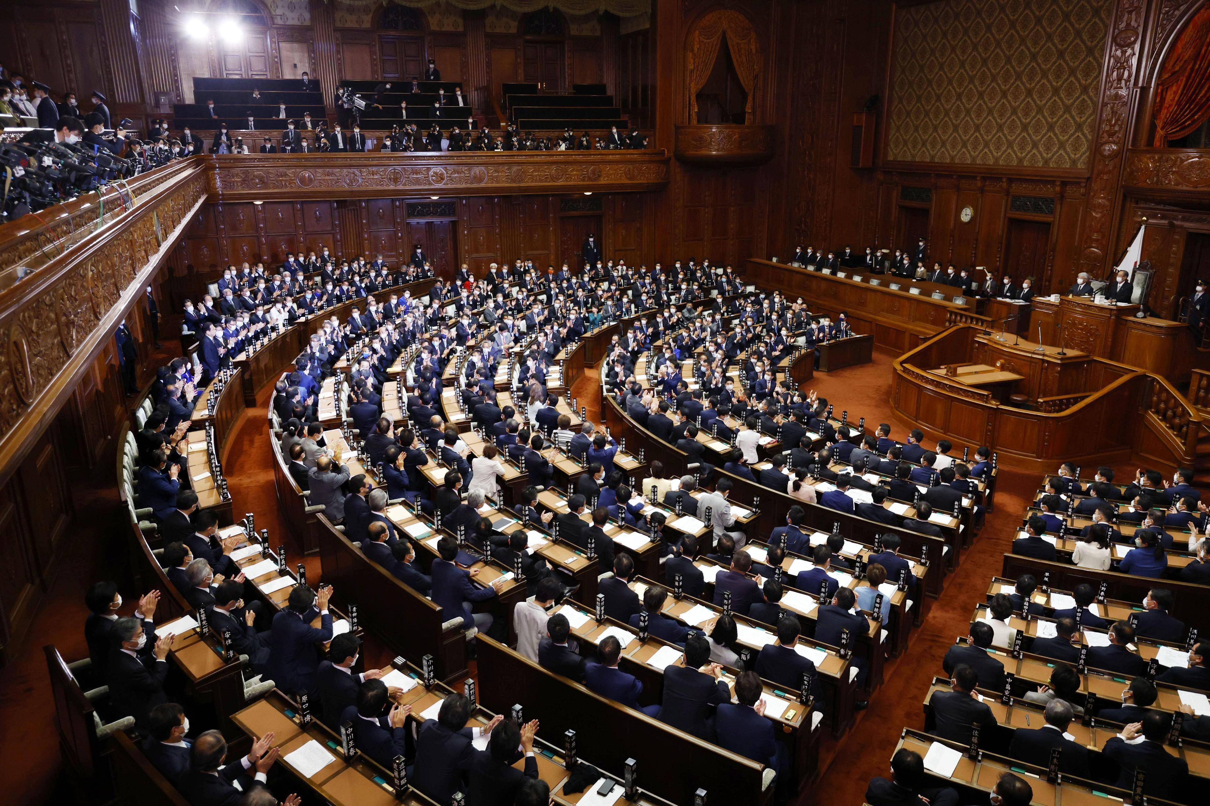 新版hga050_中国在黄海三天实弹演习新版hga050，外资紧急撤离出日本，日官员已抵华，高市早苗想体面认输？